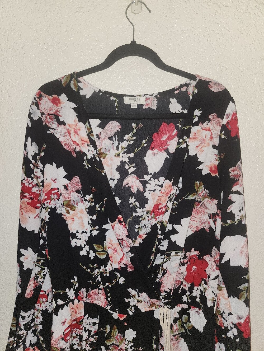 🖤🌸🌹EUC Umgee "Boho Floral Deep V-Neck Long Bell🔔Sleeves Shorts Romper" Large - Picture 3 of 11